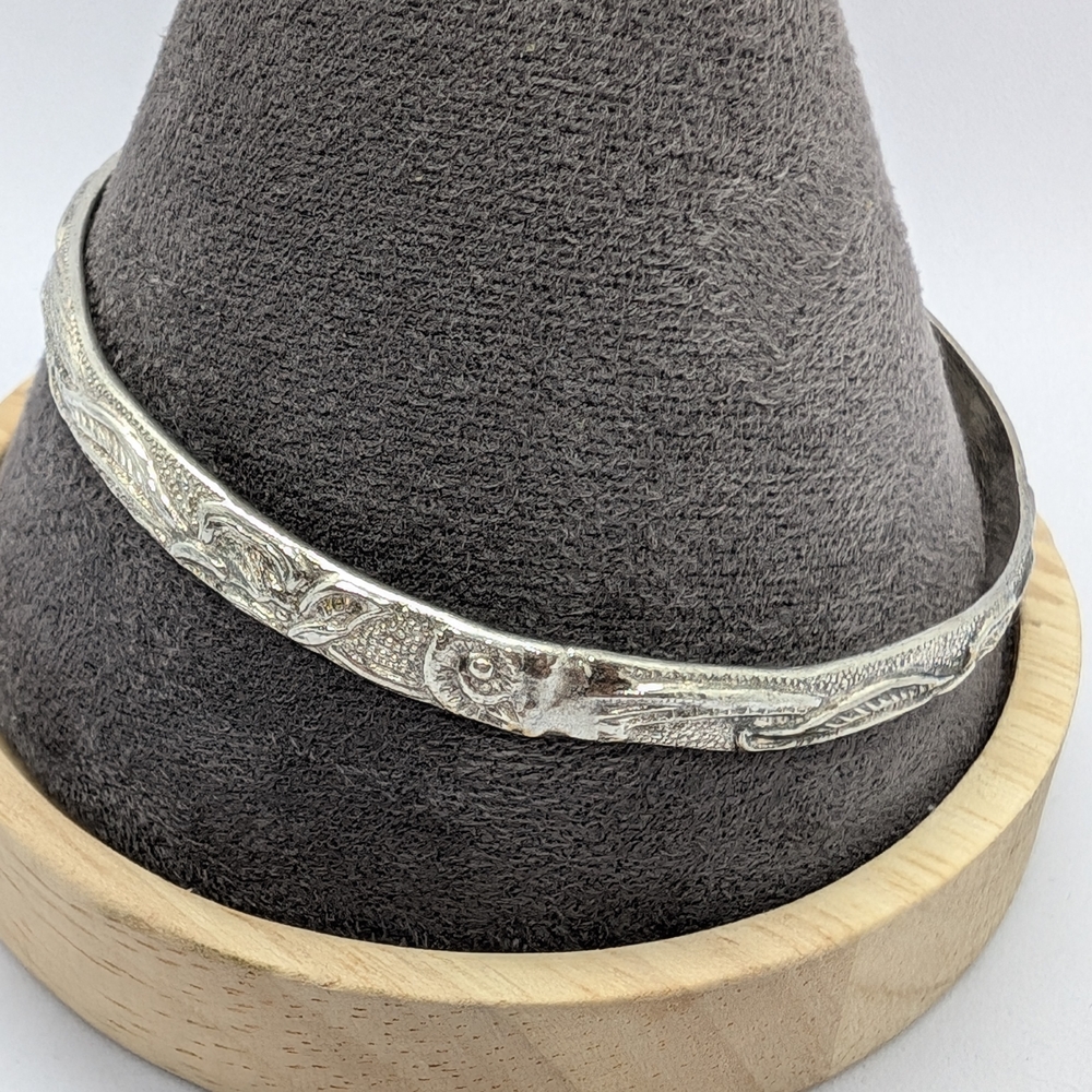Mexico Silver Bangle With Leaf Design - Picture 5 of 12